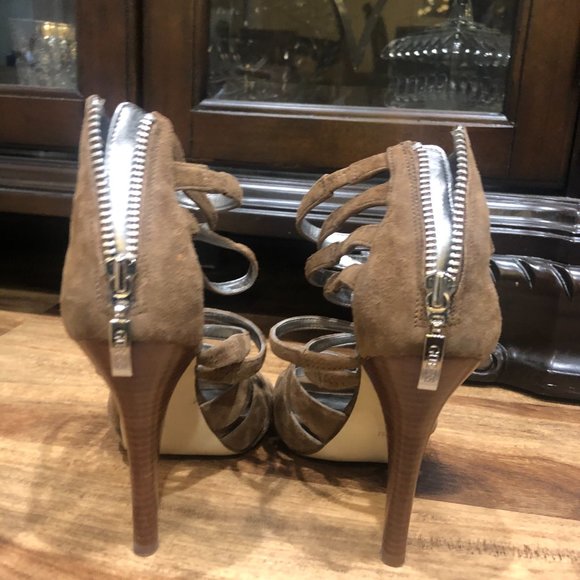 Lady Shoes - Picture 2 of 4